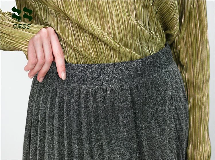 Skirt with elastic waistband